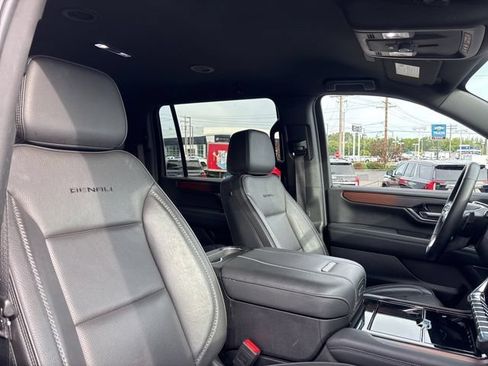 Used 2025 GMC Yukon XL Denali AWD/4WD image 50