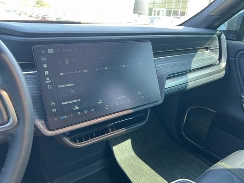 Used 2024 Rivian R1S Launch Edition image 12