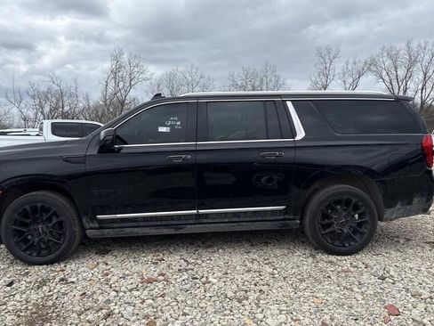 Used 2023 GMC Yukon XL Denali w/ Denali Reserve Package image 3