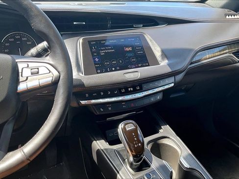 Used 2022 Cadillac XT4 Premium Luxury AWD/4WD image 9