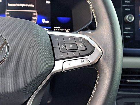 Certified 2022 Volkswagen Taos SE image 20