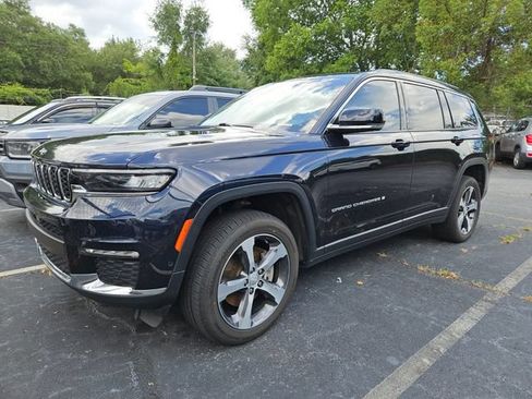 Used 2023 Jeep Grand Cherokee L Limited w/ Luxury Tech Group II AWD/4WD image 2