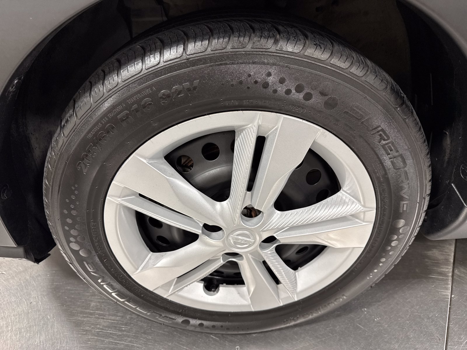 Used 2021 Nissan Kicks S FWD image 2