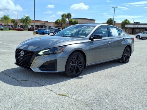 Used 2023 Nissan Altima 2.5 SR w/ SR Premium Package FWD image 3