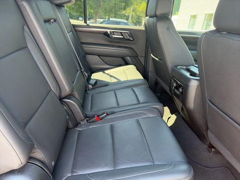 Used 2025 Chevrolet Tahoe LT AWD/4WD image 6