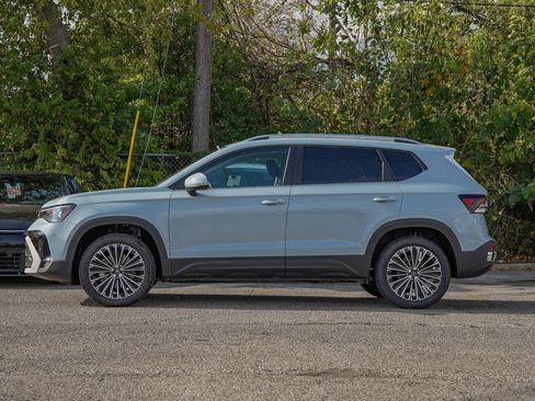 New 2026 Volkswagen Taos SE image 4