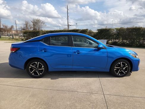 Used 2025 Nissan Sentra SV image 4