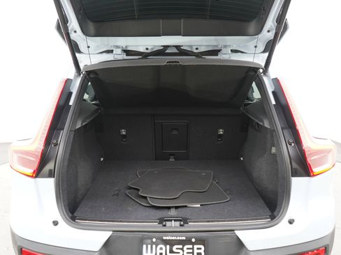 Used 2025 Volvo XC40 B5 Plus AWD/4WD image 16