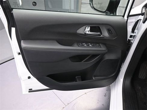 New 2026 Chrysler Pacifica Select image 38