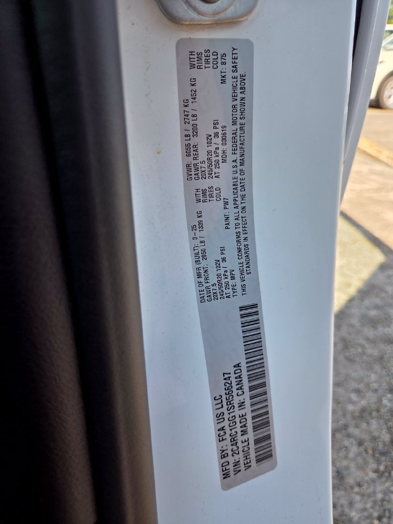 Used 2025 Chrysler Pacifica Limited FWD image 34