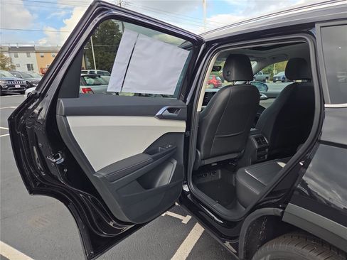 New 2025 Volkswagen Taos SEL image 25
