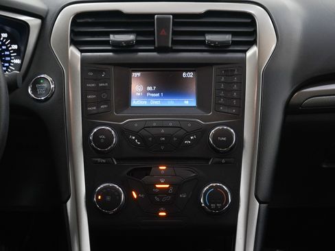 Used 2018 Ford Fusion SE FWD image 15