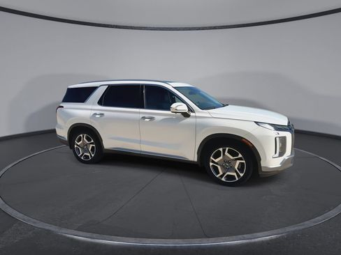 Used 2023 Hyundai Palisade SEL FWD image 2