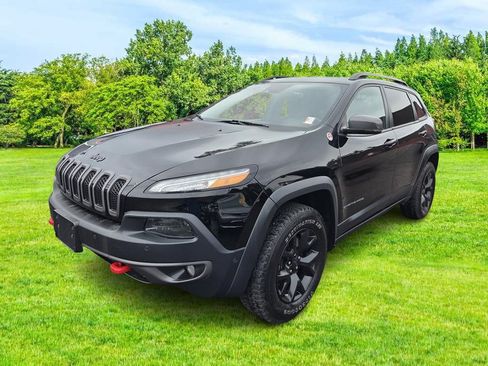Used 2018 Jeep Cherokee Trailhawk AWD/4WD image 4