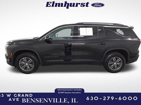 Used 2024 Chevrolet Traverse LT image 2