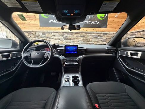 Used 2020 Ford Explorer XLT w/ Comfort Package AWD/4WD image 16