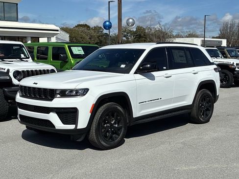 New 2026 Jeep Grand Cherokee Altitude AWD/4WD image 9