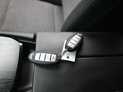 Used 2021 Nissan Rogue SV image 17