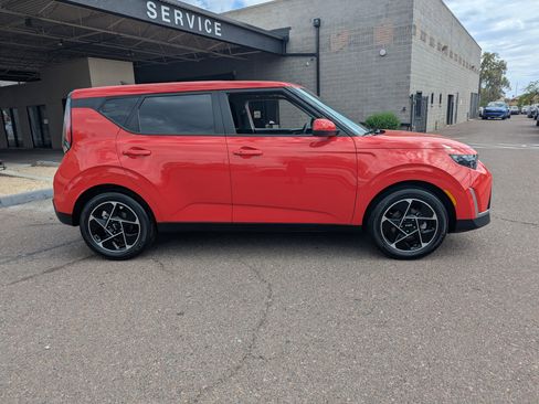 Certified 2024 Kia Soul EX FWD image 2