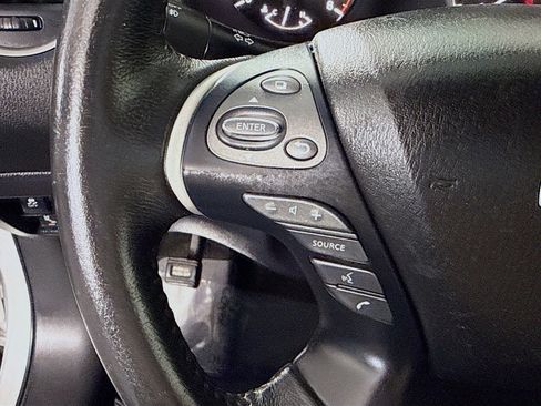 Used 2019 Nissan Pathfinder SV image 14