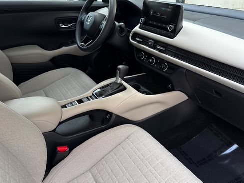 Certified 2023 Honda HR-V LX image 31