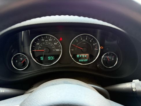 Used 2017 Jeep Wrangler Unlimited Sahara AWD/4WD image 17
