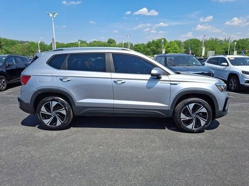 Used 2024 Volkswagen Taos SE AWD/4WD image 9