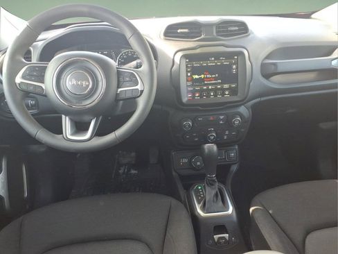 Used 2023 Jeep Renegade Latitude AWD/4WD image 7