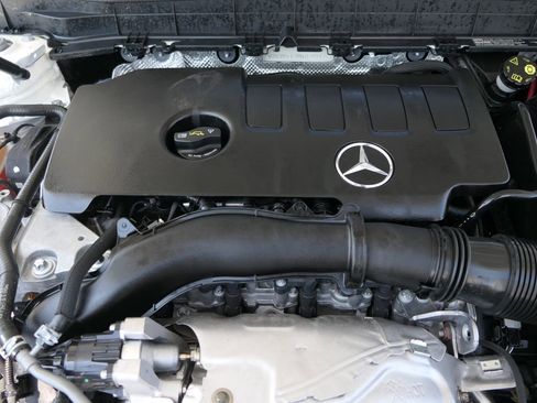 Used 2021 Mercedes-Benz GLB 250 image 28