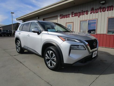Used 2022 Nissan Rogue SV AWD/4WD image 3