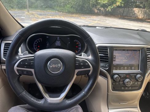 Used 2015 Jeep Grand Cherokee Limited w/ Luxury Group II image 29