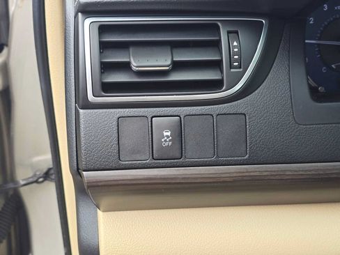 Used 2016 Toyota Camry LE FWD image 23