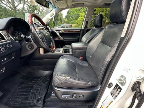 Used 2016 Lexus GX 460 w/ Premium Package AWD/4WD image 18