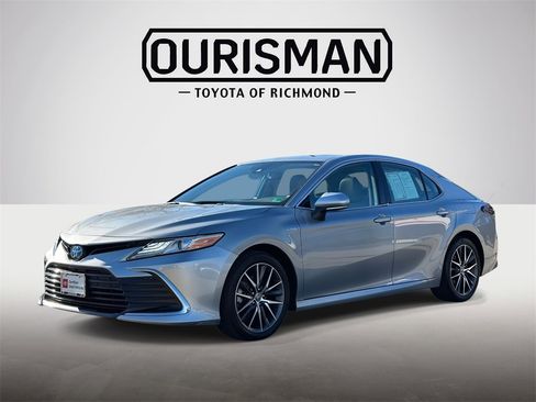 Used 2021 Toyota Camry XLE image 25