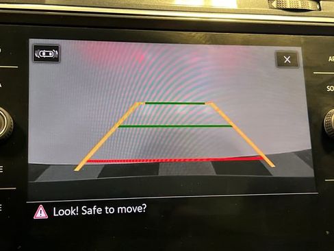 Used 2022 Volkswagen Tiguan SE image 26