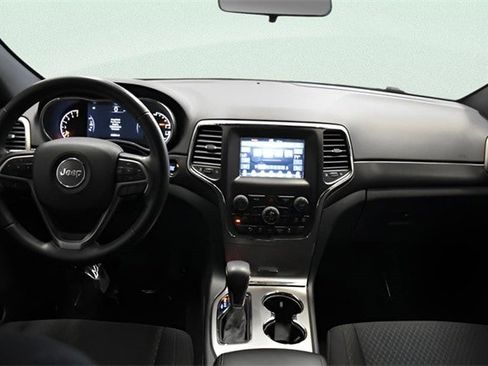 Used 2018 Jeep Grand Cherokee Laredo image 5