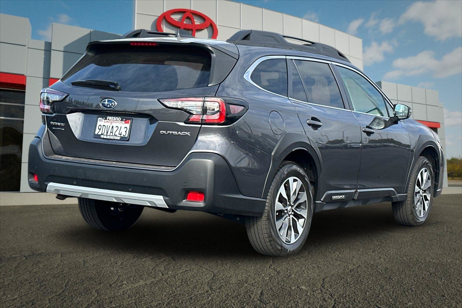 Used 2023 Subaru Outback Limited AWD/4WD image 3