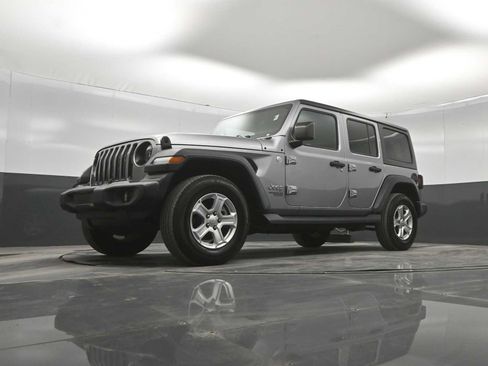 Used 2018 Jeep Wrangler Unlimited Sport S AWD/4WD image 34
