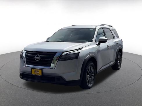 Used 2025 Nissan Pathfinder SV AWD/4WD image 7