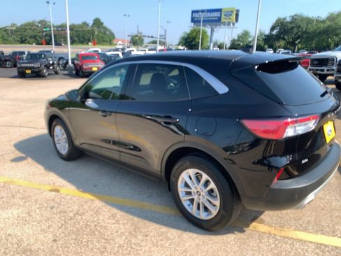 Used 2021 Ford Escape SE image 7