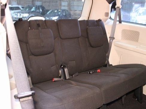 Used 2016 Dodge Grand Caravan SE image 14