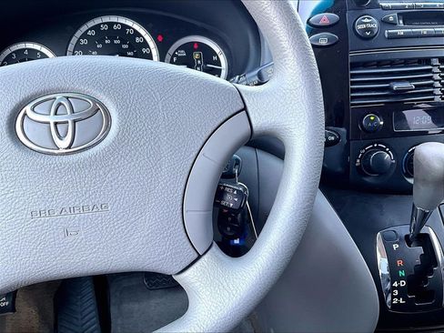 Used 2005 Toyota Sienna LE w/ LE Pkg 1 FWD image 24