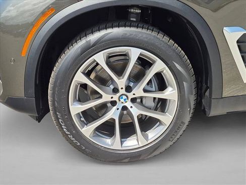 New 2026 BMW X5 xDrive40i w/ Premium Package AWD/4WD image 9