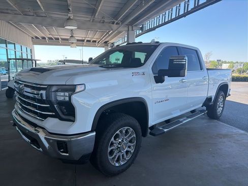 Used 2025 Chevrolet Silverado 2500 LTZ w/ LTZ Convenience Package image 1