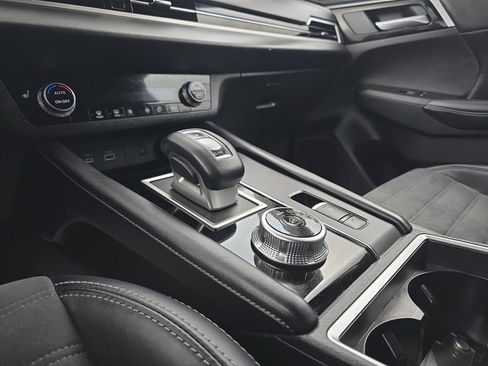 Used 2024 Mitsubishi Outlander SE image 30