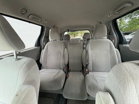 Used 2015 Toyota Sienna LE FWD image 48