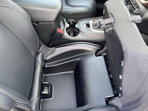 Used 2015 Jeep Cherokee Limited w/ Technology Group image 17