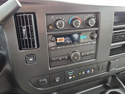 New 2025 Chevrolet Express 3500 LT w/ LT Preferred Equipment Group image 18