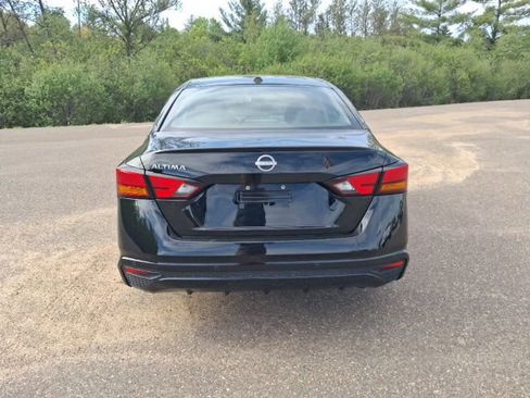 Used 2025 Nissan Altima 2.5 SV FWD image 7