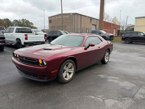 Used 2023 Dodge Challenger SXT image 3